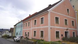             Geschichtsträchtiges Wohnhaus mit 8 Zimmer in Hirschbach
    