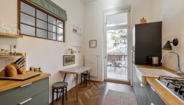             EXKLUSIVE 4 ZIMMER-ALTBAUWOHNUNG MIT TERRASSE UND GEMEINSCHAFTSGARTEN IN BESTLAGE
    