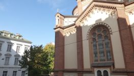             Modern sanierter Altbaucharme - Kirchenblick - perfekte Stadtwohnung an der Grenze zum 8. Bezirk - ruhige Lage
    