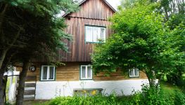             Altes Stein-Holzblockhaus mit großem Garten in idyllischer Lage - perfekt für Naturliebhaber und Golfer!
    