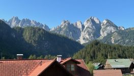             Traumhafte Wohnung in Gosau, mit Blick auf den Gosaukamm -  3 Zimmer, Loggia, Garage und Kellerabteil
    