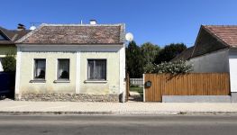             Renovierungsbedürftiges Landhaus in Hadres - Perfekt für Naturliebhaber! 51 m², 3 Zimmer, mit ca. 226 m² großem Garten
    