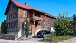             Traditionelles Bauernhaus in Nenzing
    