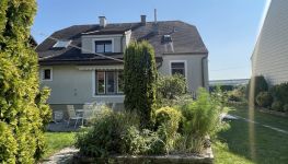             Geräumiges Einfamilienhaus mit traumhaftem Garten und Swimmingpool
    