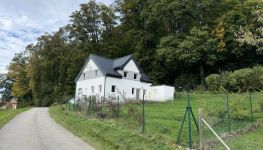             Einfamilienhaus in romantischer Ruhelage
    