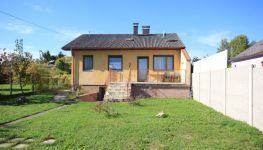             KLEINES EINFAMILIENHAUS MIT 3 ZIMMER UND GARAGE
    